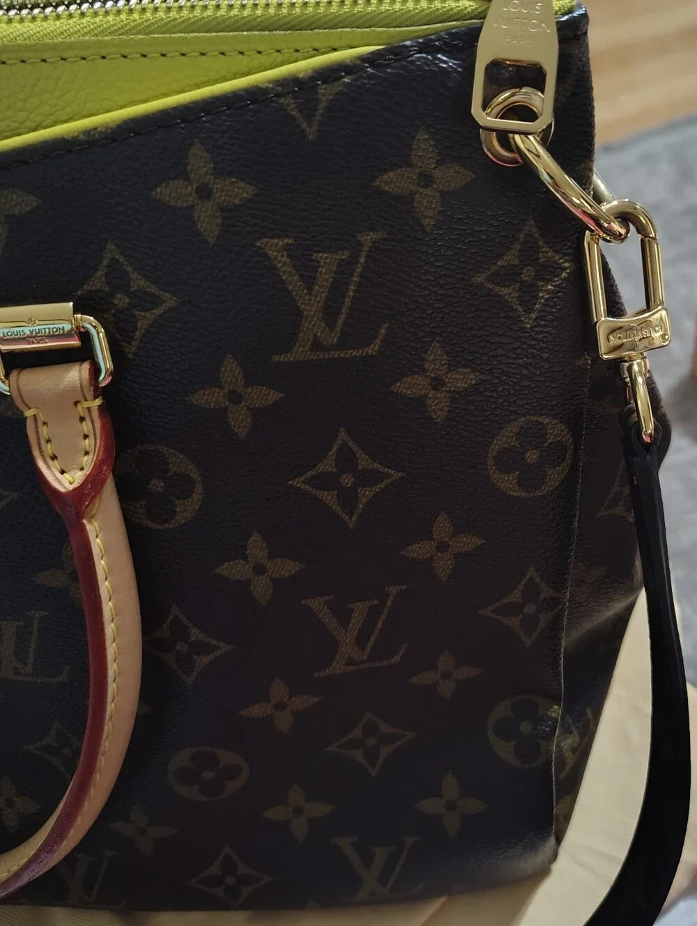 It's A Beautiful Louis Vuitton Pallas MM Size Bag. Youll gonna love her!